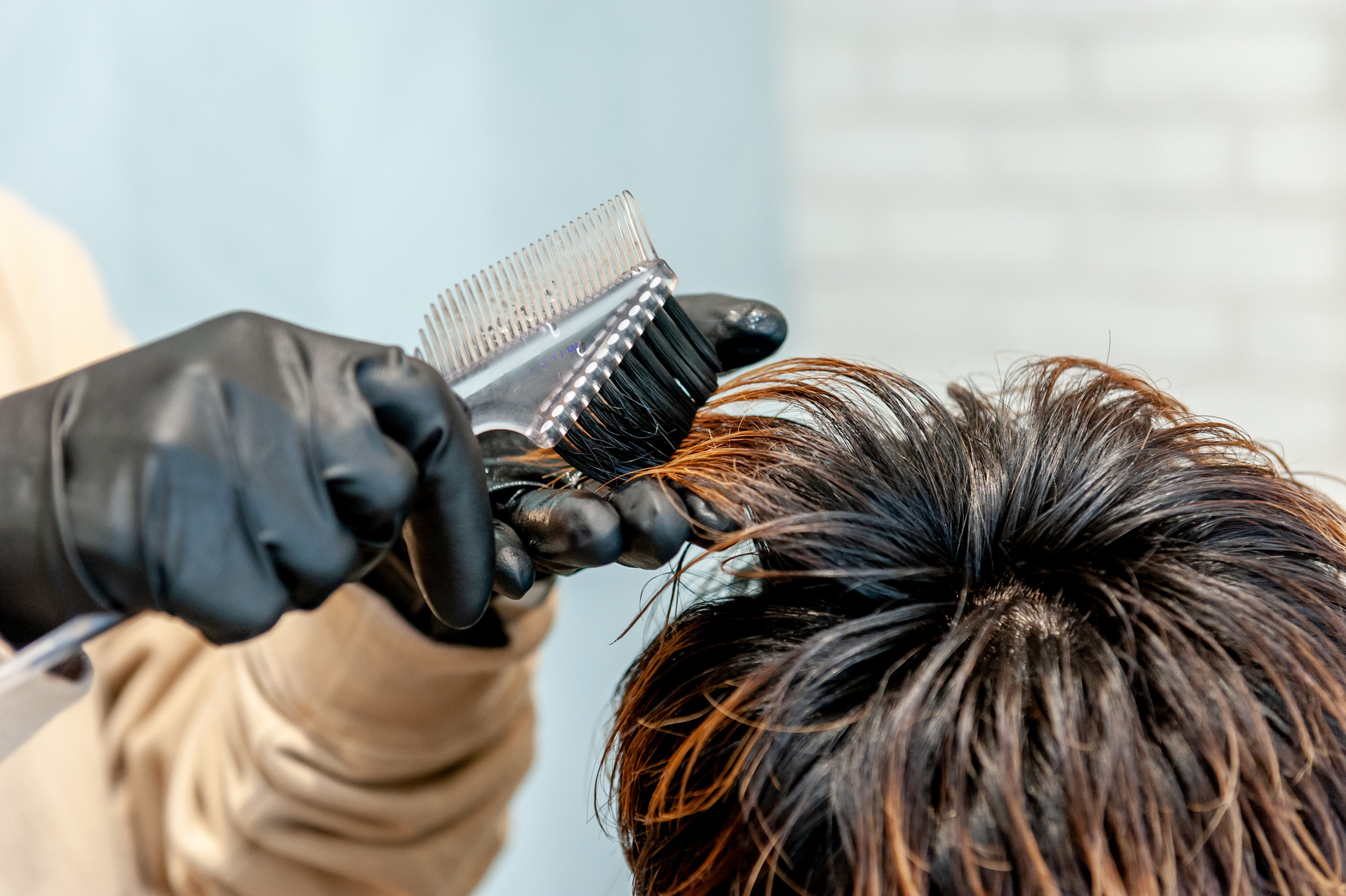 メッシュカラーで個性を表現 | 新潟県新潟市の床屋ならLEO HAIR WORKS