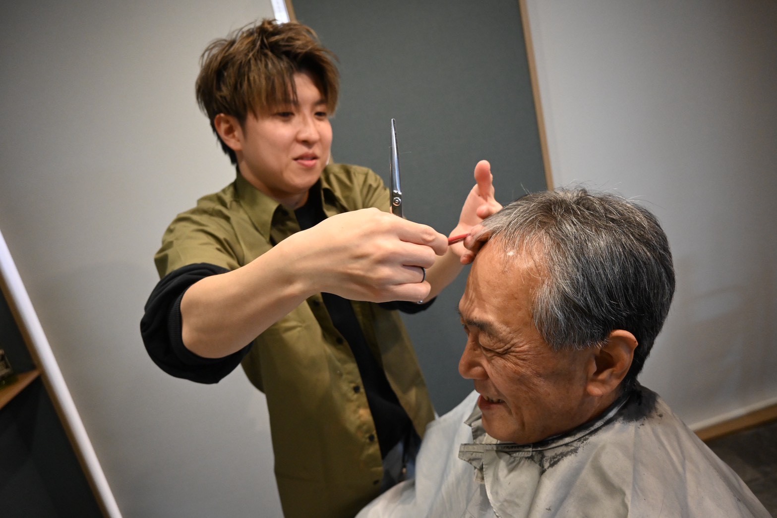プロの手によるメンズカット