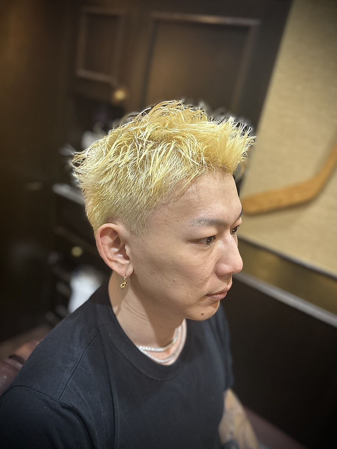 メンズカットにブリーチで、あなたの個性を際立たせる！